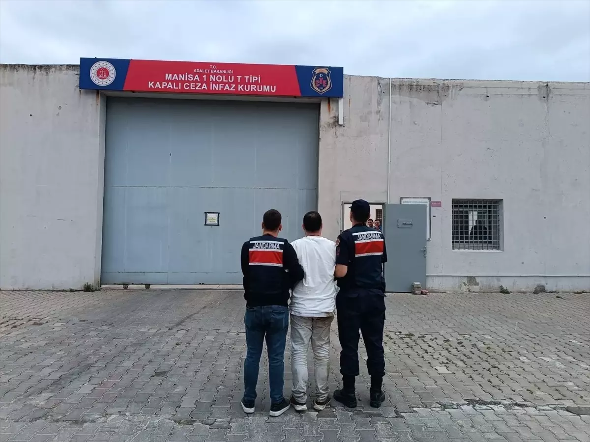 Sahte Kimlikle Yakalanan Firari Hükümlü Cezaevine Teslim Edildi
