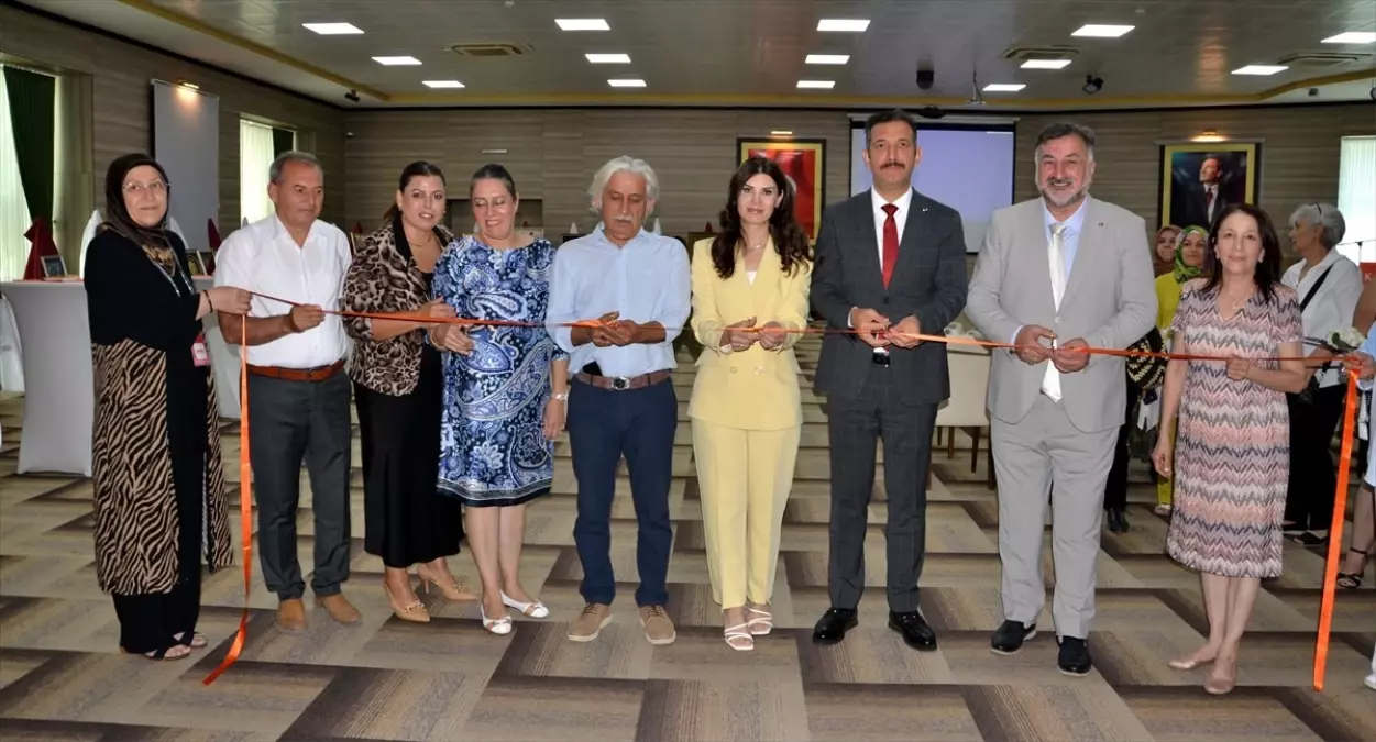 Kadın ve Demokrasi Vakfı'ndan El Emeği Ürünler Sergisi