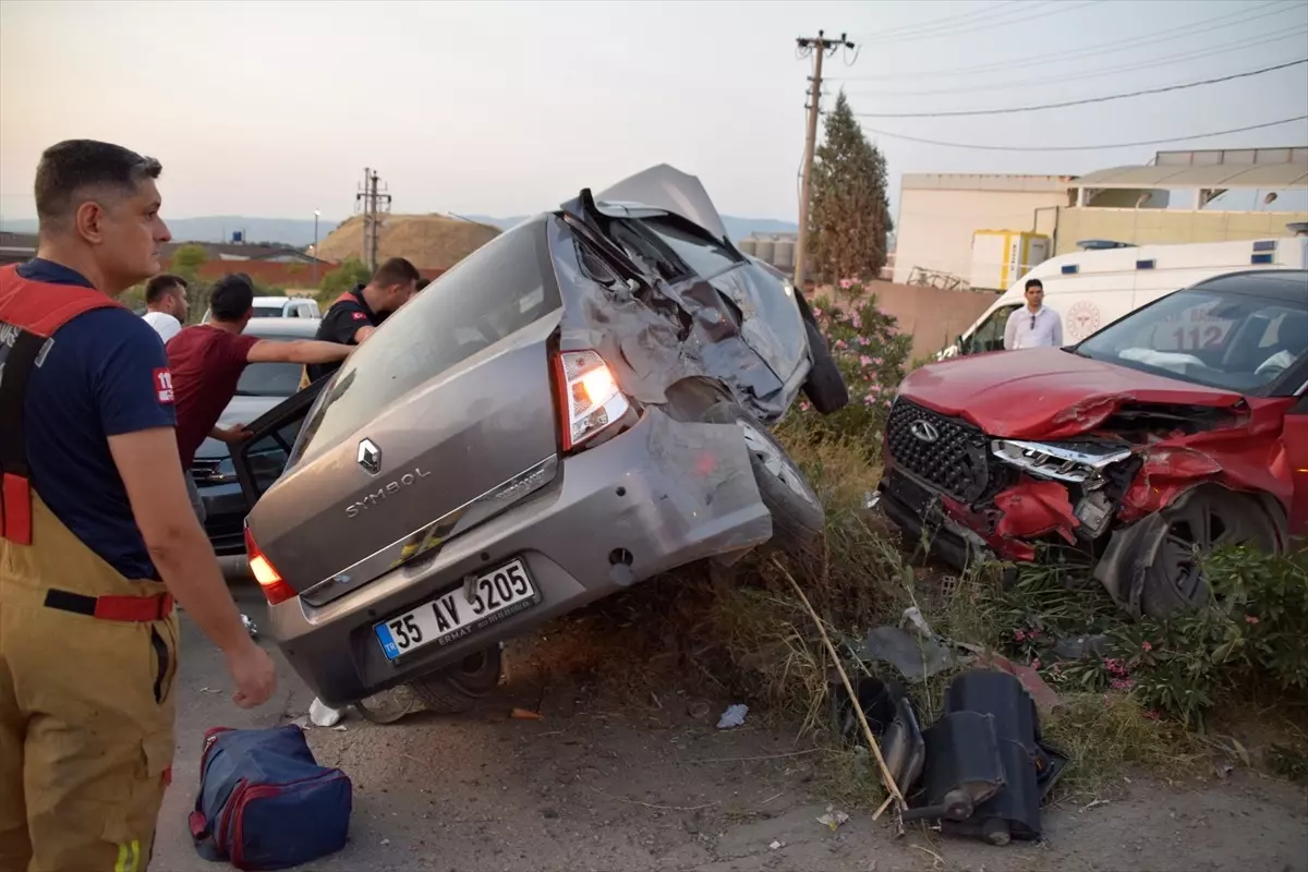 Turgutlu'da Trafik Kazası: 1'i Çocuk 5 Yaralı