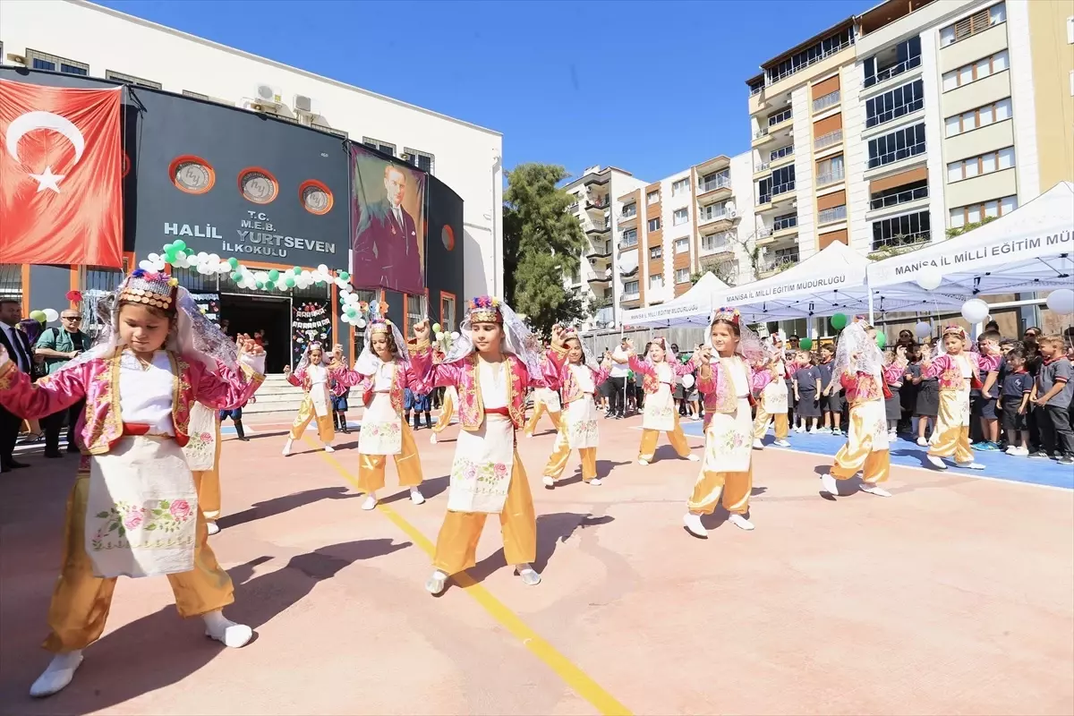 Manisa'da İlköğretim Haftası Törenle Başladı
