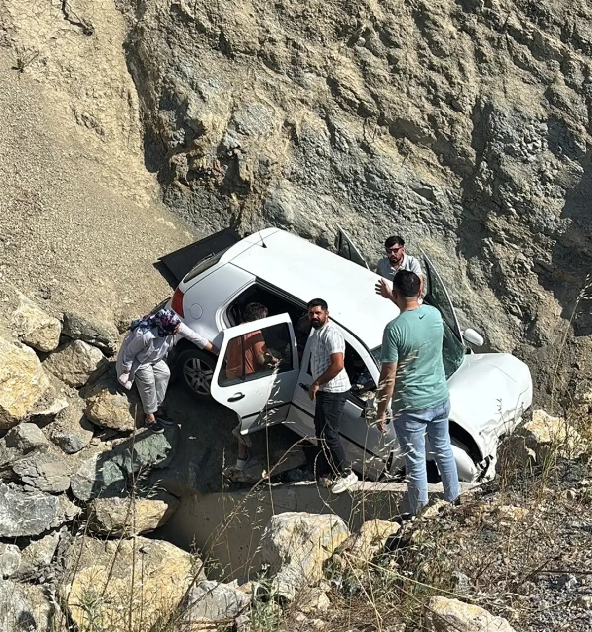 Akhisar'da Menfeze Düşen Otomobilde 12 Yaşındaki Çocuk Hayatını Kaybetti