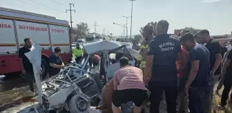 Kula'da Otobüs ile Otomobil Çarpıştı: 2 Ölü, 1 Yaralı