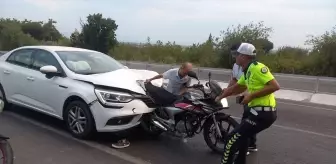 Manisa'da Otomobilin Motosiklete Çarpması Sonucu Üç Kişi Yaralandı