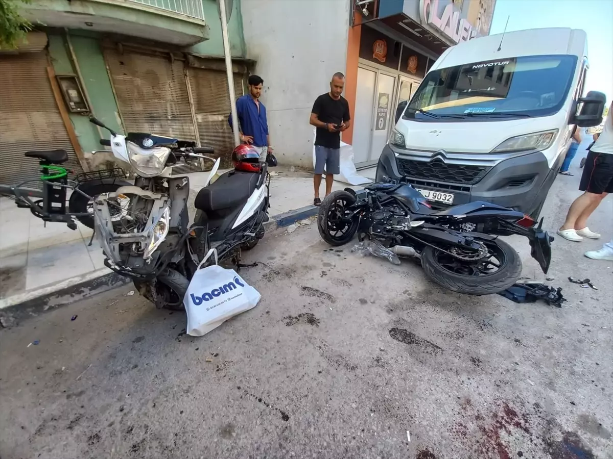 Manisa'da Trafik Kazası: 4 Yaralı