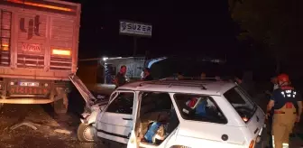 Turgutlu'da Otomobilin Tıra Çarpması Sonucu İki Yaralı