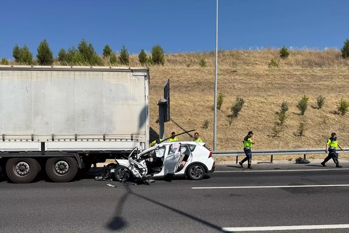 Manisa'da Trafik Kazası: Aynı Aileden 4 Kişi Yaralandı