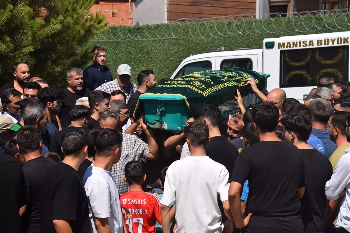 Turgutlu'da Trafik Kazasında Hayatını Kaybeden İki Genç Defnedildi