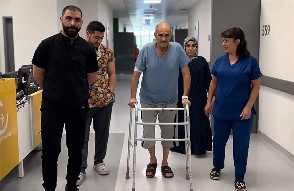Manisa'da İlk Kez Yapılan Ameliyatla Hasta İki Günde Ayağa Kalktı