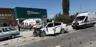 Manisa'da Zincirleme Trafik Kazası: 1 Ölü, 4 Yaralı