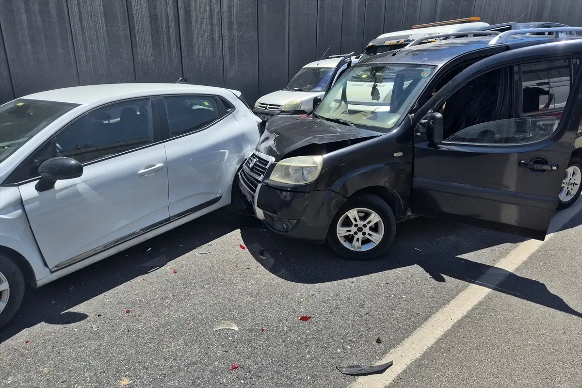 Turgutlu'da Zincirleme Trafik Kazası: 7 Yaralı