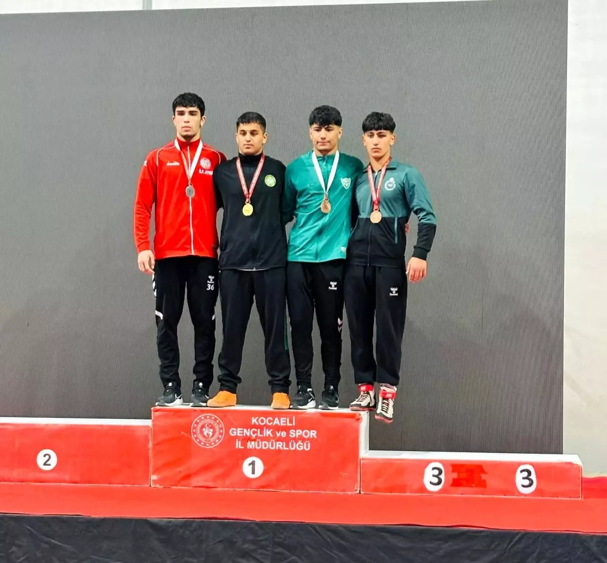 Manisa Güreşçileri U15 Türkiye Şampiyonası'nda 7 Madalya Kazandı