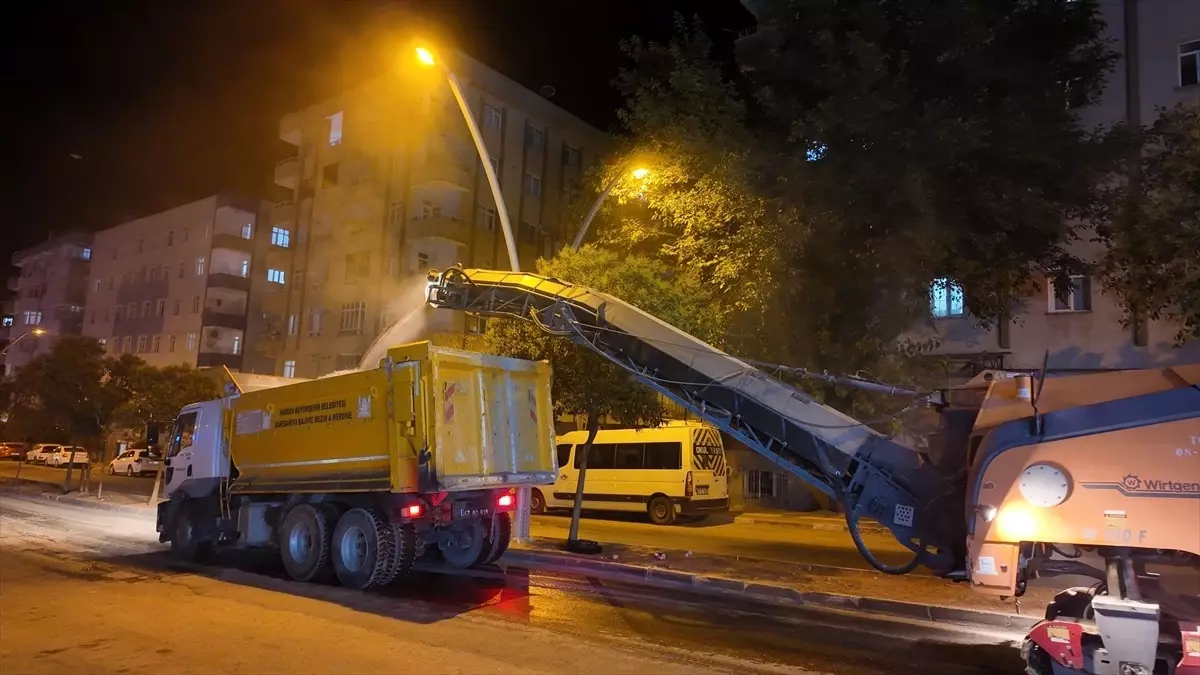 Mardin'de Ravza Caddesi'nde Asfalt Yenileme Çalışmaları Başladı