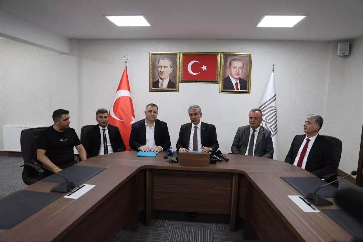 Mardin Büyükşehir Belediyesinde işçi ücretlerinin artırılması için ek protokol yapıldı