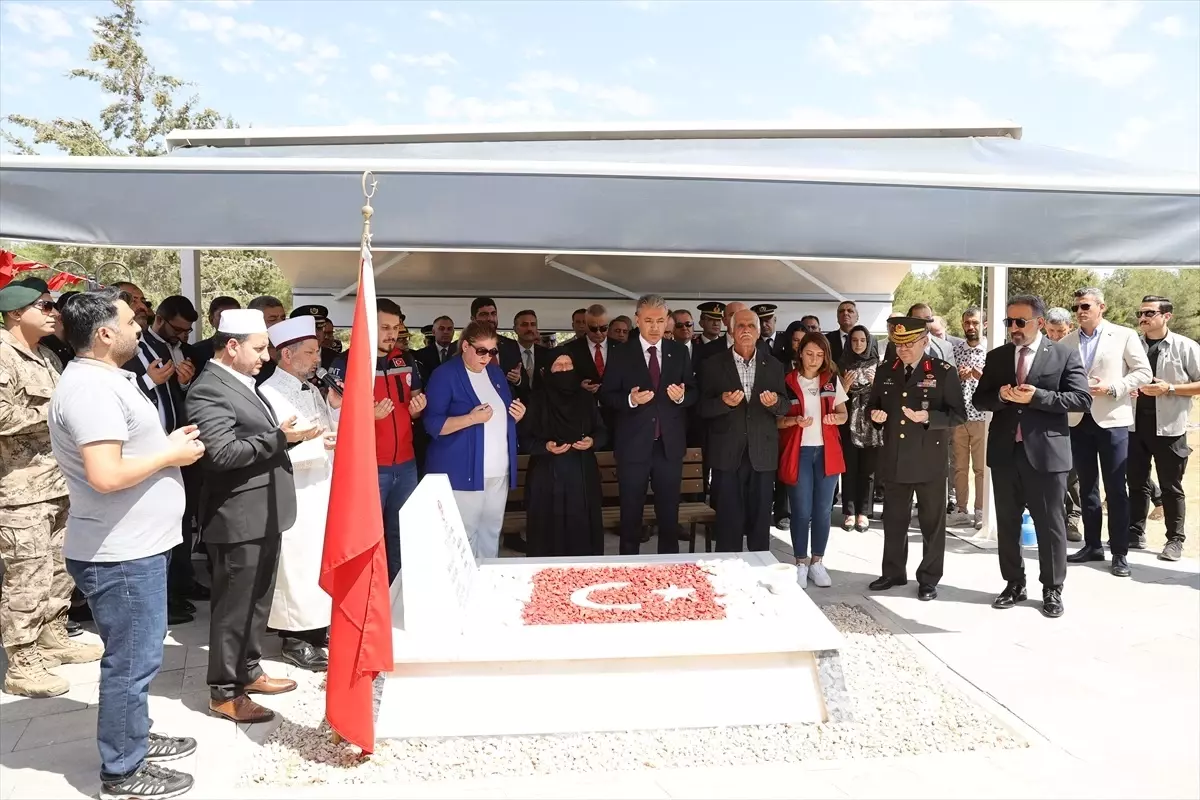 Mardin'de 15 Temmuz Demokrasi ve Milli Birlik Günü dolayısıyla şehit kabirleri ziyaret edildi