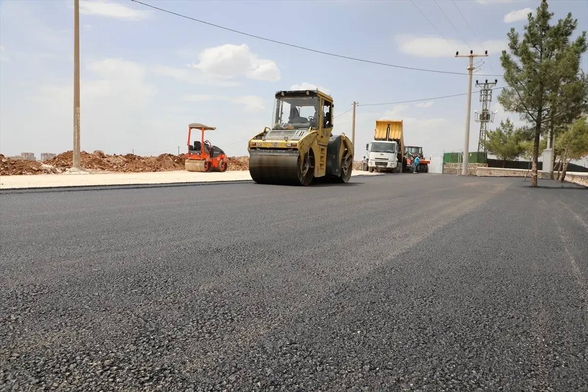 Mardin'de asfalt ve yol yenileme çalışmaları sürüyor