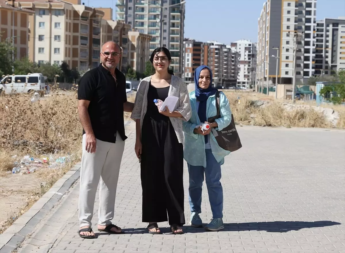 Baba ve Kızı Aynı Günde YKS'ye Girdi