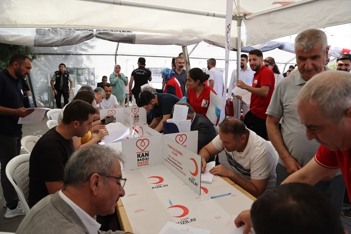 Mardin'de 'Birbirimize candan bağlıyız' sloganı ile kan bağışı kampanyası başlatıldı
