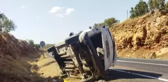Mardin'de Araç Devrilmesi Sonucu 3 Yaralı