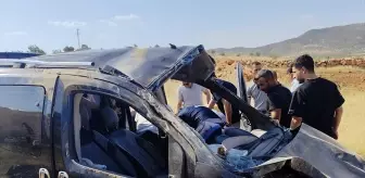 Mardin'de Hafif Ticari Araç Devrildi: 4 Yaralı