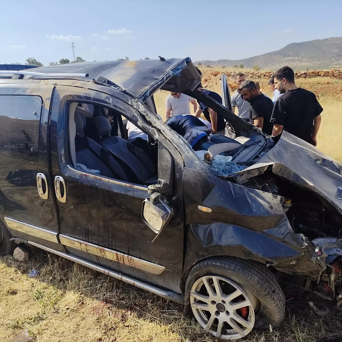 Mardin'de Hafif Ticari Araç Devrildi: 4 Yaralı