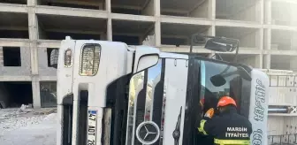 Mardin'de Tır Devrildi, Sürücü Yaralandı