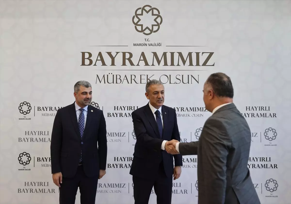 Mardin'de farklı dine mensup vatandaşlar bayramlaşma programında buluştu