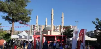 Mardin'de 'Geleneksel Oyunlar Tırı' çocuklarla buluştu