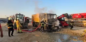 Mardin'de Park Halindeyken Yanan Kamyon Kullanılamaz Hale Geldi