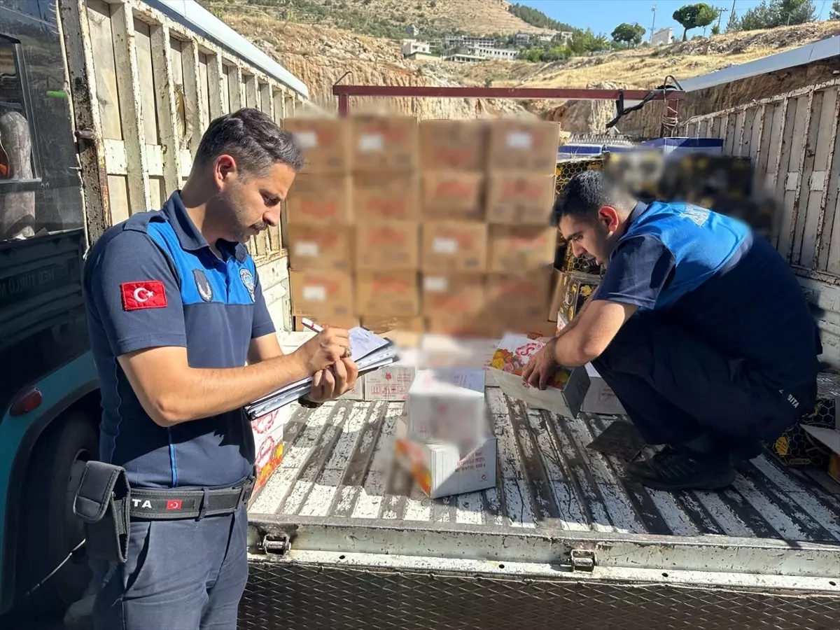 Mardin'de 5 Bin 370 Adet Son Kullanma Tarihi Geçmiş Gıda Ürünü İmha Edildi