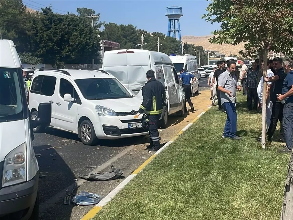 Mardin'de Zincirleme Trafik Kazası: 3 Yaralı