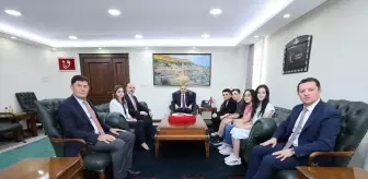 Mardin Valisi Tuncay Akkoyun, LGS'de 500 Puan Alan Öğrencileri Ağırladı