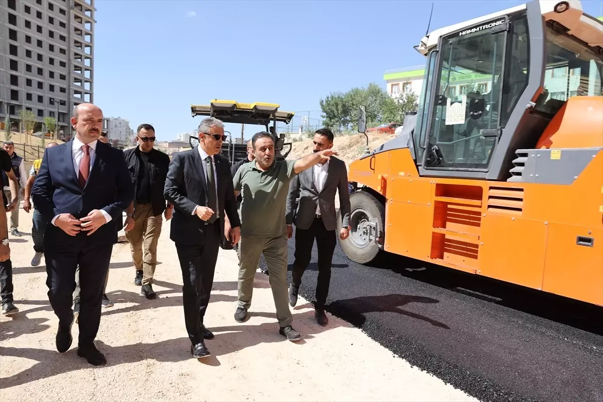 Mardin'de Yol Yapım Çalışmaları İncelendi