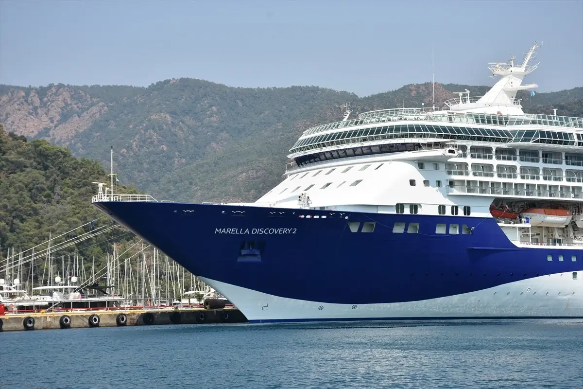 Marella Discovery 2 Kruvaziyeri Marmaris'e Demir Attı