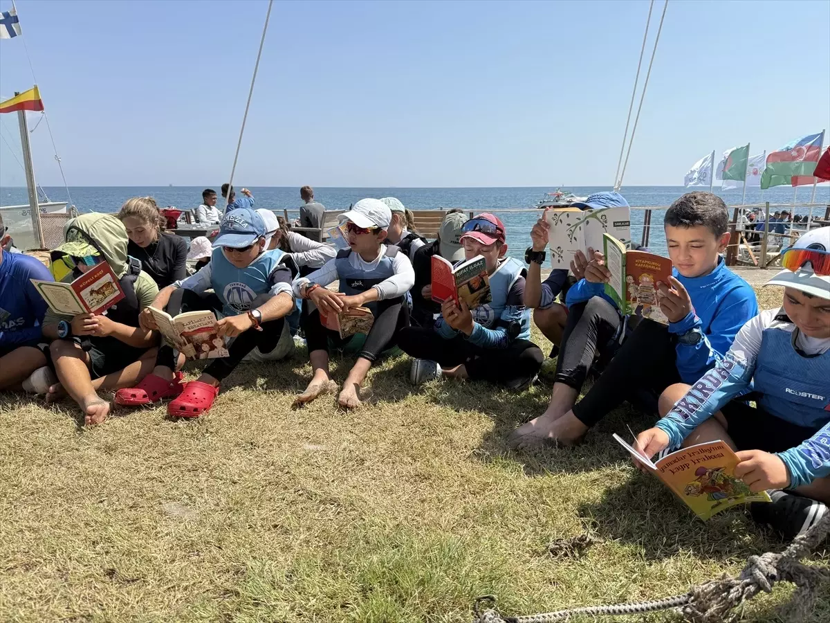 Süleymanpaşa Optimist Cup'ta Rüzgar Bekleyen Sporcular Kitap Okuyarak Vakit Geçirdi