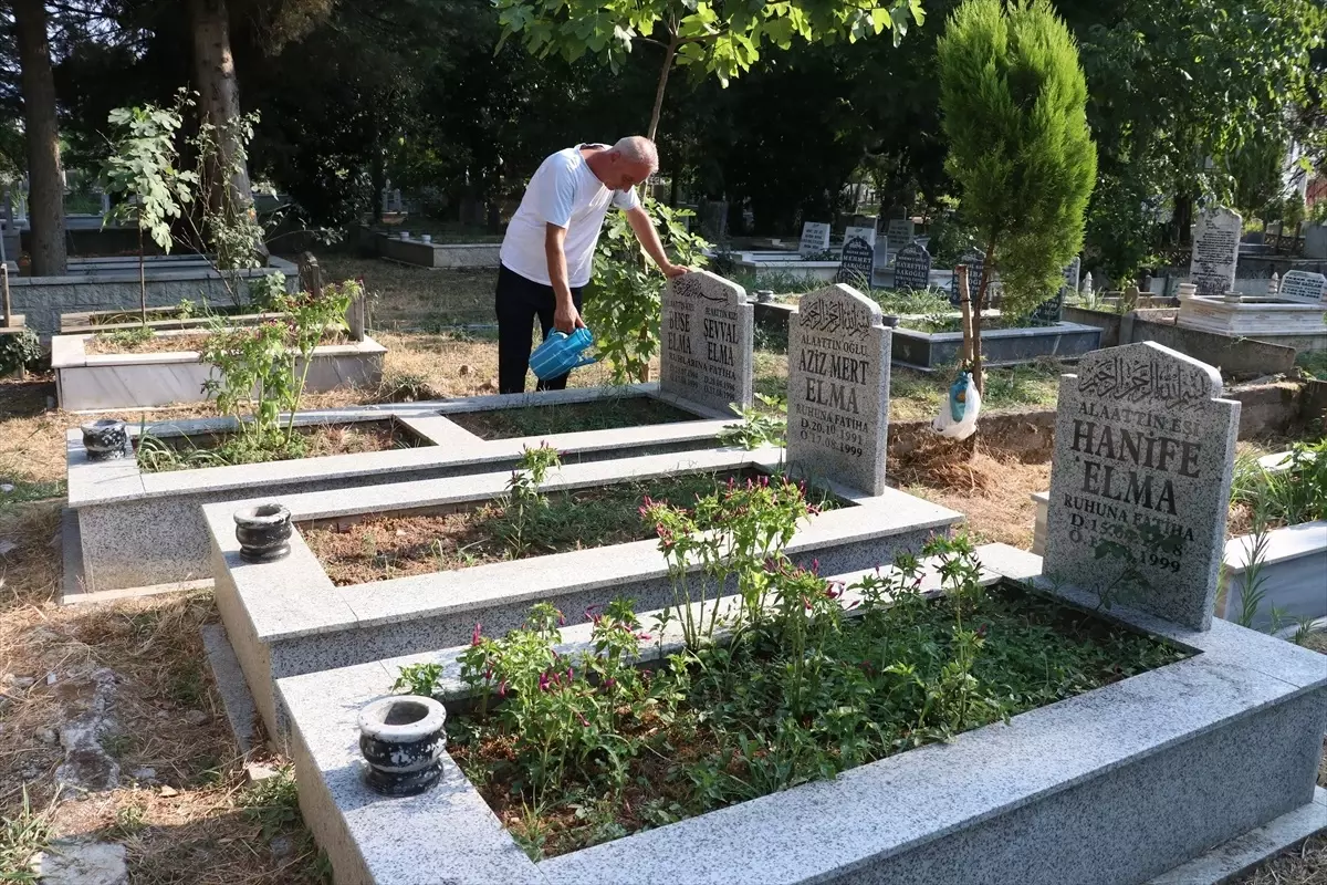 Marmara Depremi'nde kaybettiği eşi ve 3 çocuğunun acısını 26 yıldır yüreğinde taşıyor