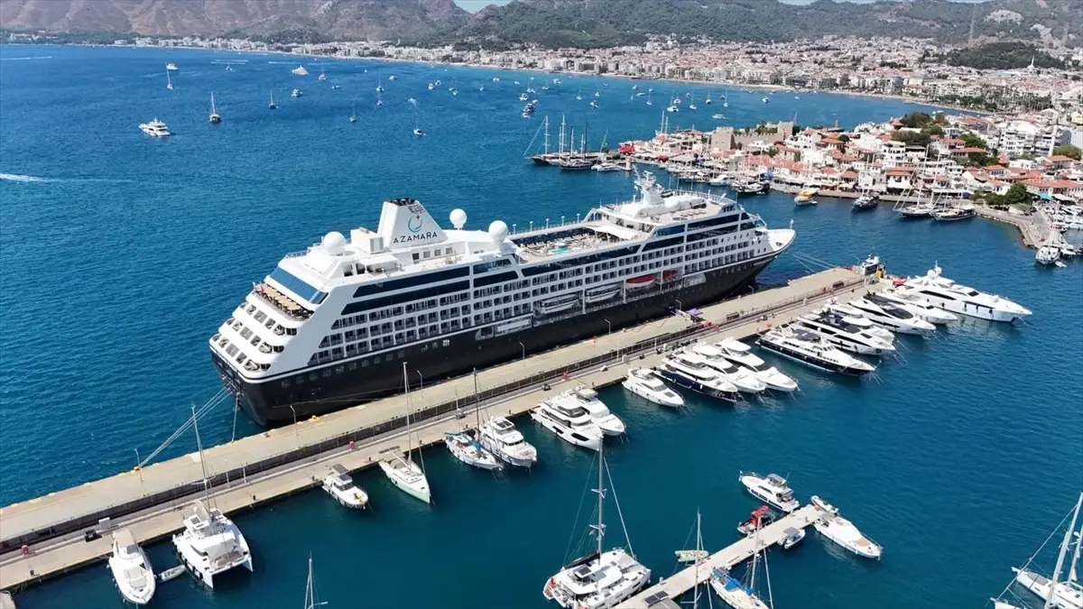 Marmaris'e İki Kruvaziyer Gemisi İle 930 Yolcu Geldi