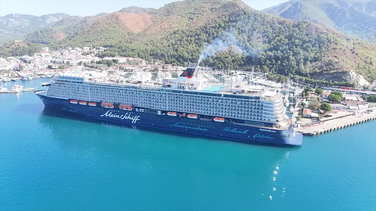 Malta Bayraklı Mein Schiff 5 Kruvaziyeri Marmaris'e Geldi
