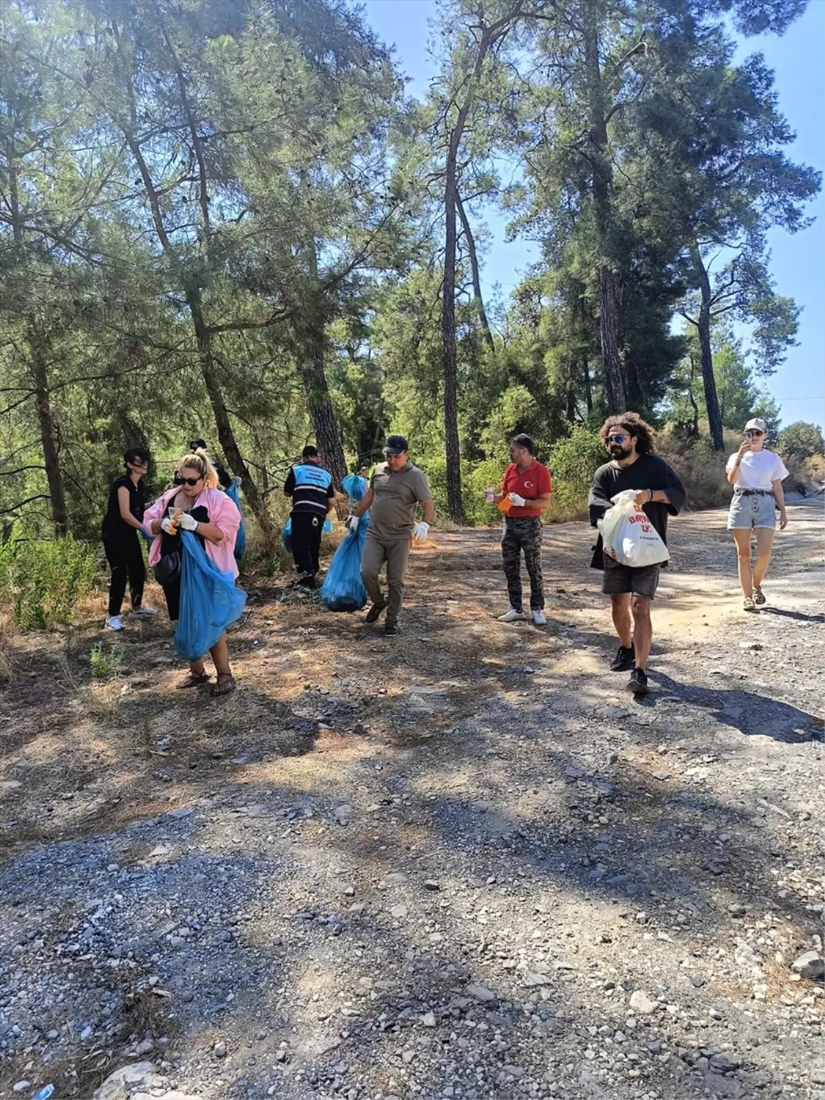 Marmaris'te 140 Torba Çöp Toplandı