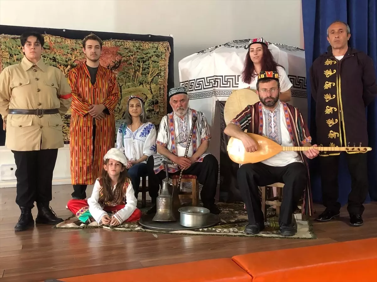 Doğu Türkistan Mücadelesi 'Mavi Gök Nerede' Tiyatro ile Sahneye Taşınıyor
