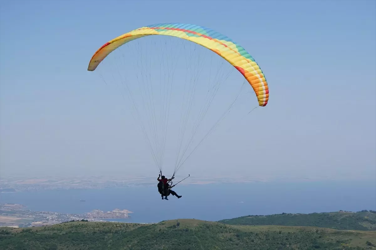 Uçmakdere'de Yamaç Paraşütü Heyecanı