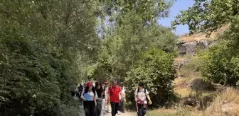 Melikgazi Belediyesi'nden Gençlere Doğa Yürüyüşü ve Tarihi Gezi