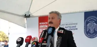 Melikgazi'de kentsel dönüşüm kapsamında yapılan 300 daire için kura ve teslim törenini yapıldı