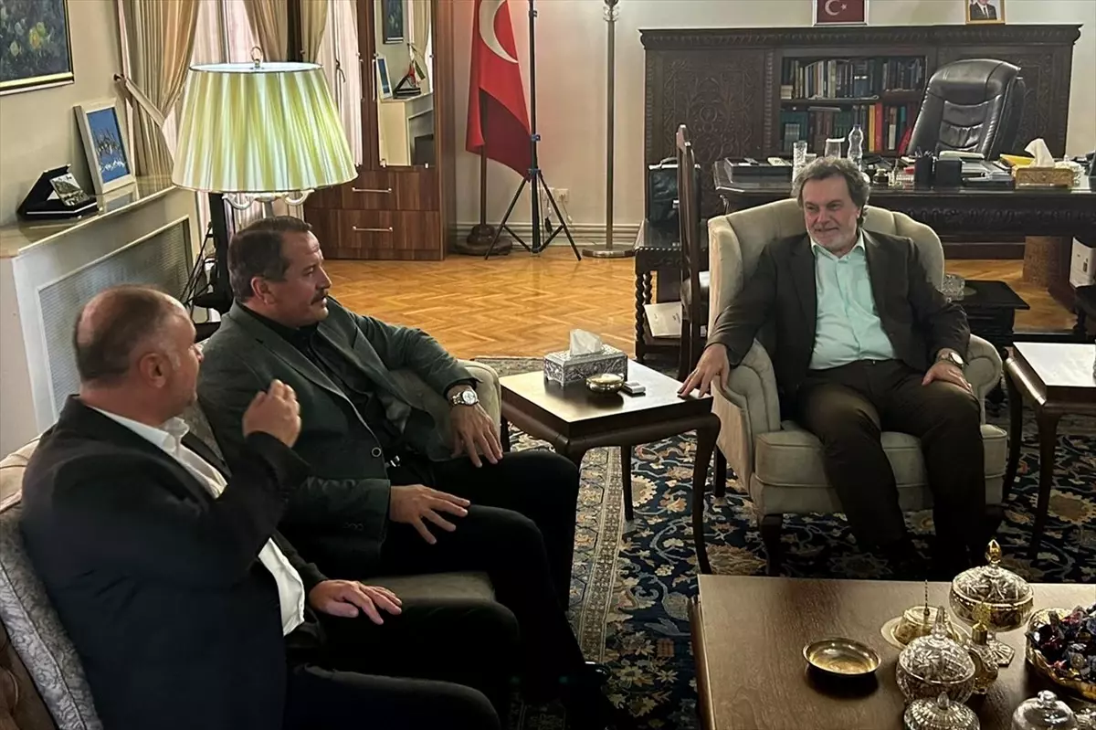 Memur-Sen Genel Başkanı Ali Yalçın, İran'da İşçi Sendikası Ziyaretinde Bulundu