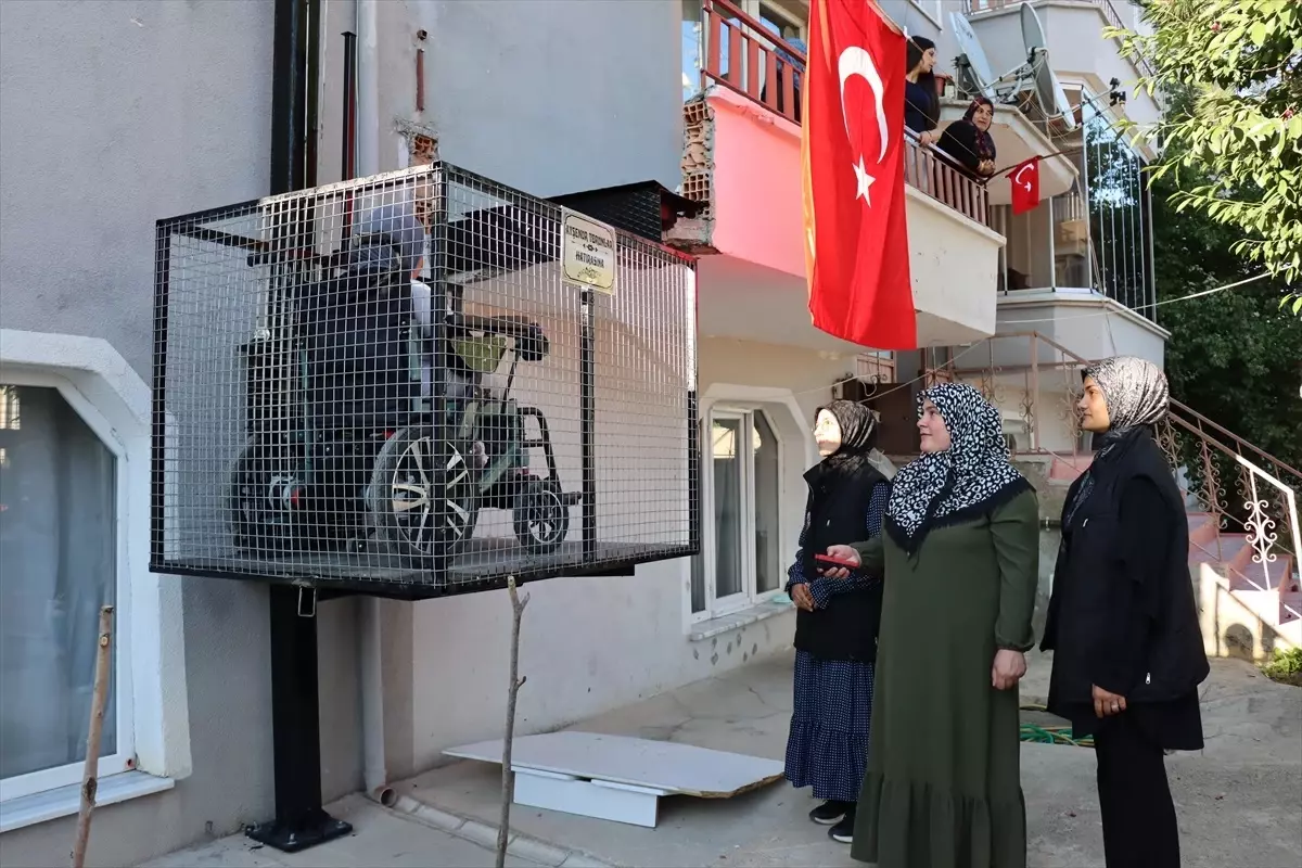 İrem'in Özgürlüğü: Gönüllüler Sayesinde Balkon Asansörü Yapıldı