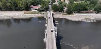 Meriç Nehri'nde su seviyesinin düşmesiyle tarihi ahşap köprünün ayakları ortaya çıktı