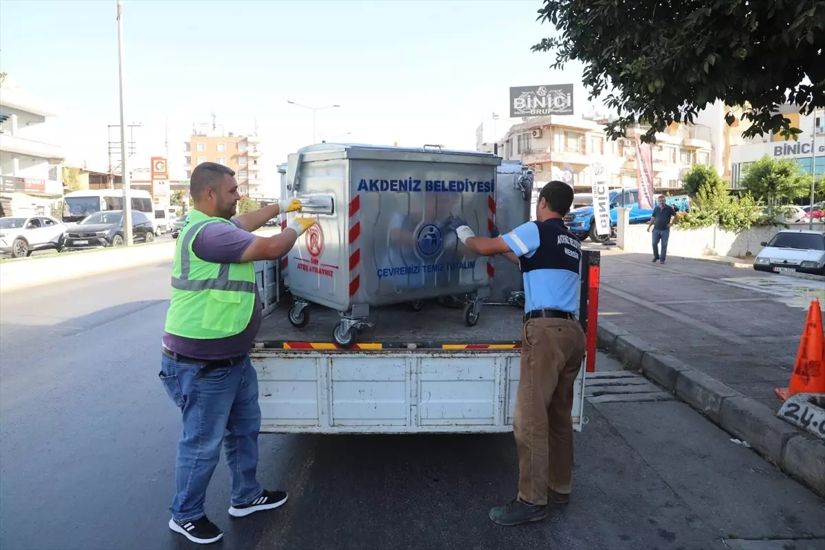 Mersin'de 276 Yeni Çöp Konteyneri Yerleştirilmeye Başlandı