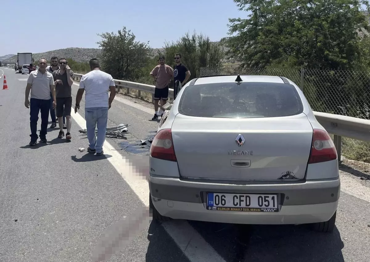 Tarsus'ta Otomobil Kazası: Bir Genç Hayatını Kaybetti
