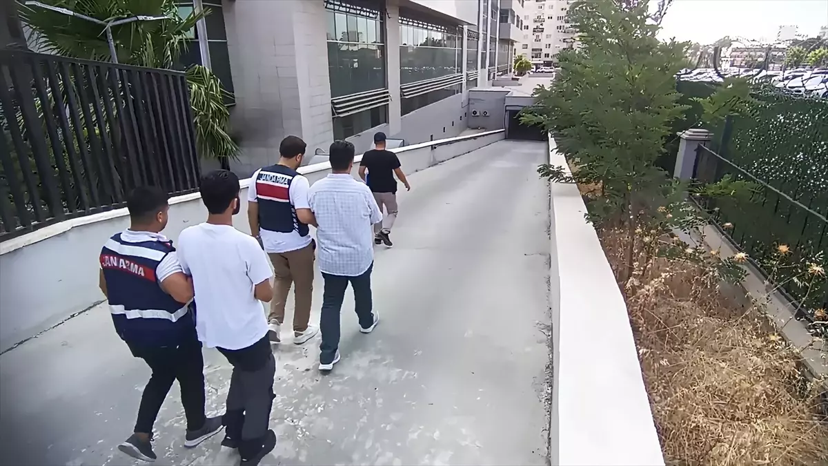 Mersin'de DEAŞ'a Finans Sağlayan İki Zanlı Gözaltına Alındı
