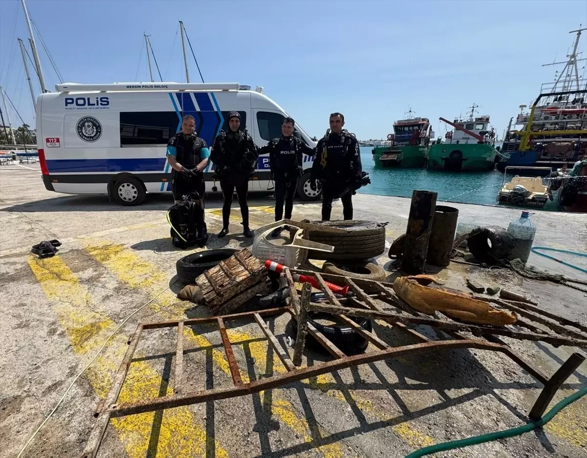 Silifke'de Dalgıç Polisler Deniz Temizliği Yaptı