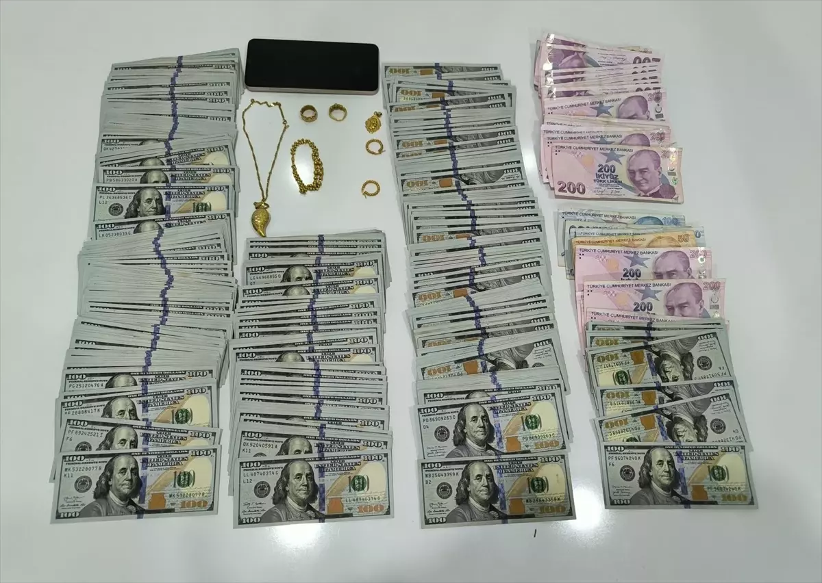 Mersin'de Polis ve Savcı Kılığına Giren 4 Dolandırıcı Gözaltına Alındı